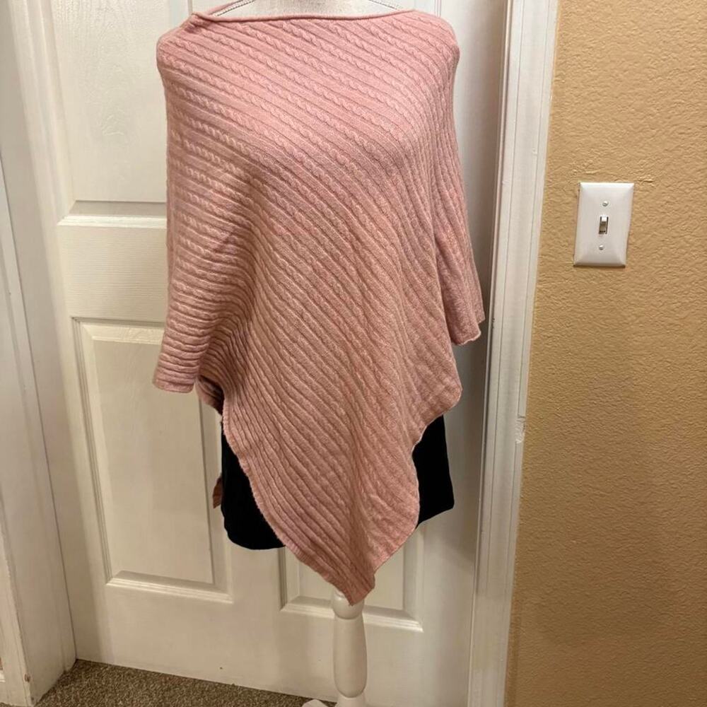 Pink ribbed poncho. One size